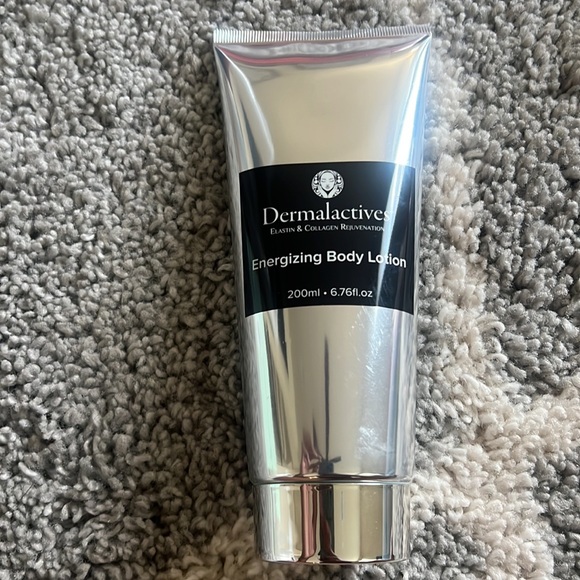 🖤Pick 5/$25 Dermalactives Energizing Body Lotion 200 ML 6.76 Fl Oz Sealed - Picture 2 of 3